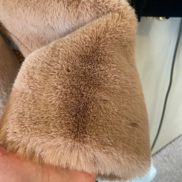 NWT!! Magaschoni Women Camel Faux Fur Coat size S - Picture 10 of 14